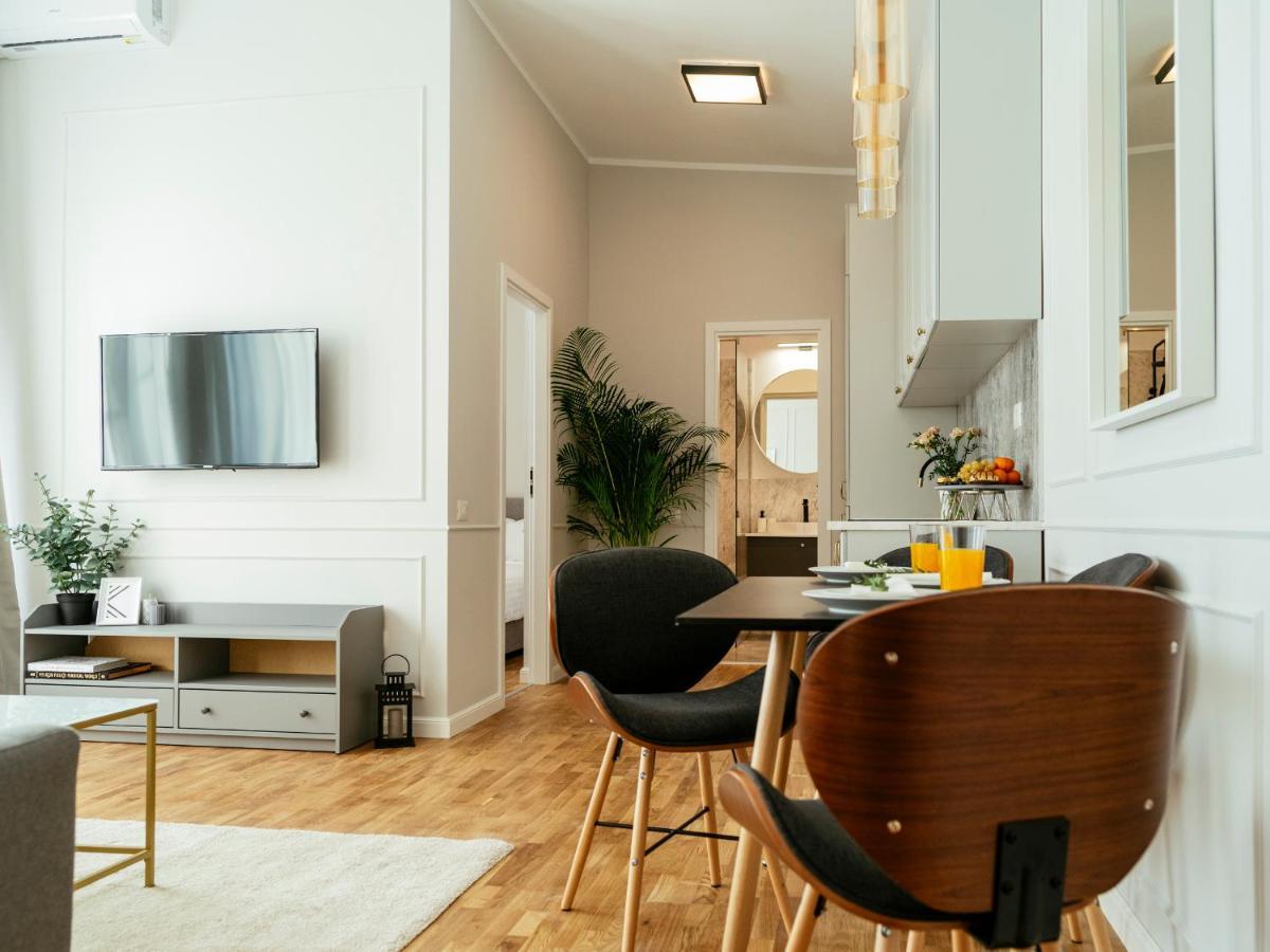 Bright 2br Flat - Palace Hall - Charming Balcony Apartament