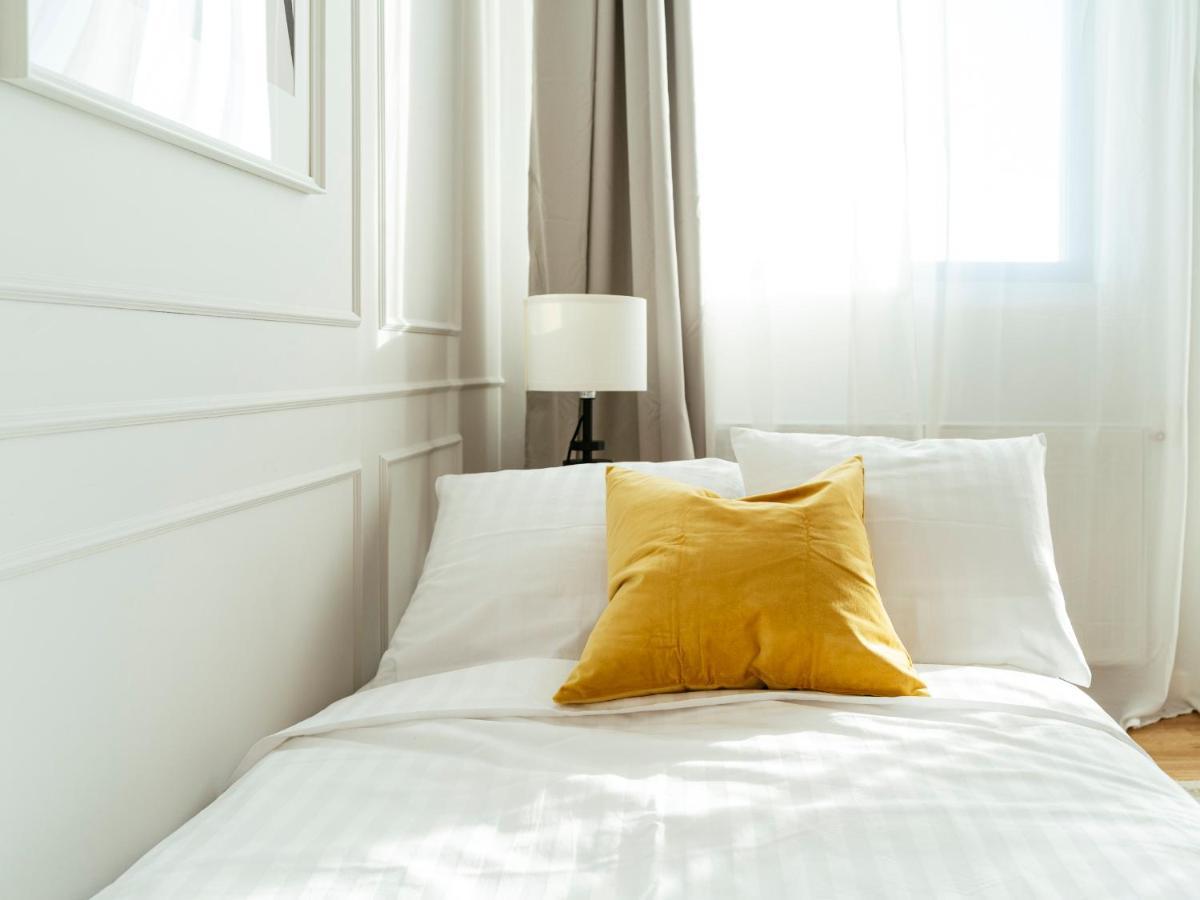 Apartament Bright 2br Flat - Palace Hall - Charming Balcony *