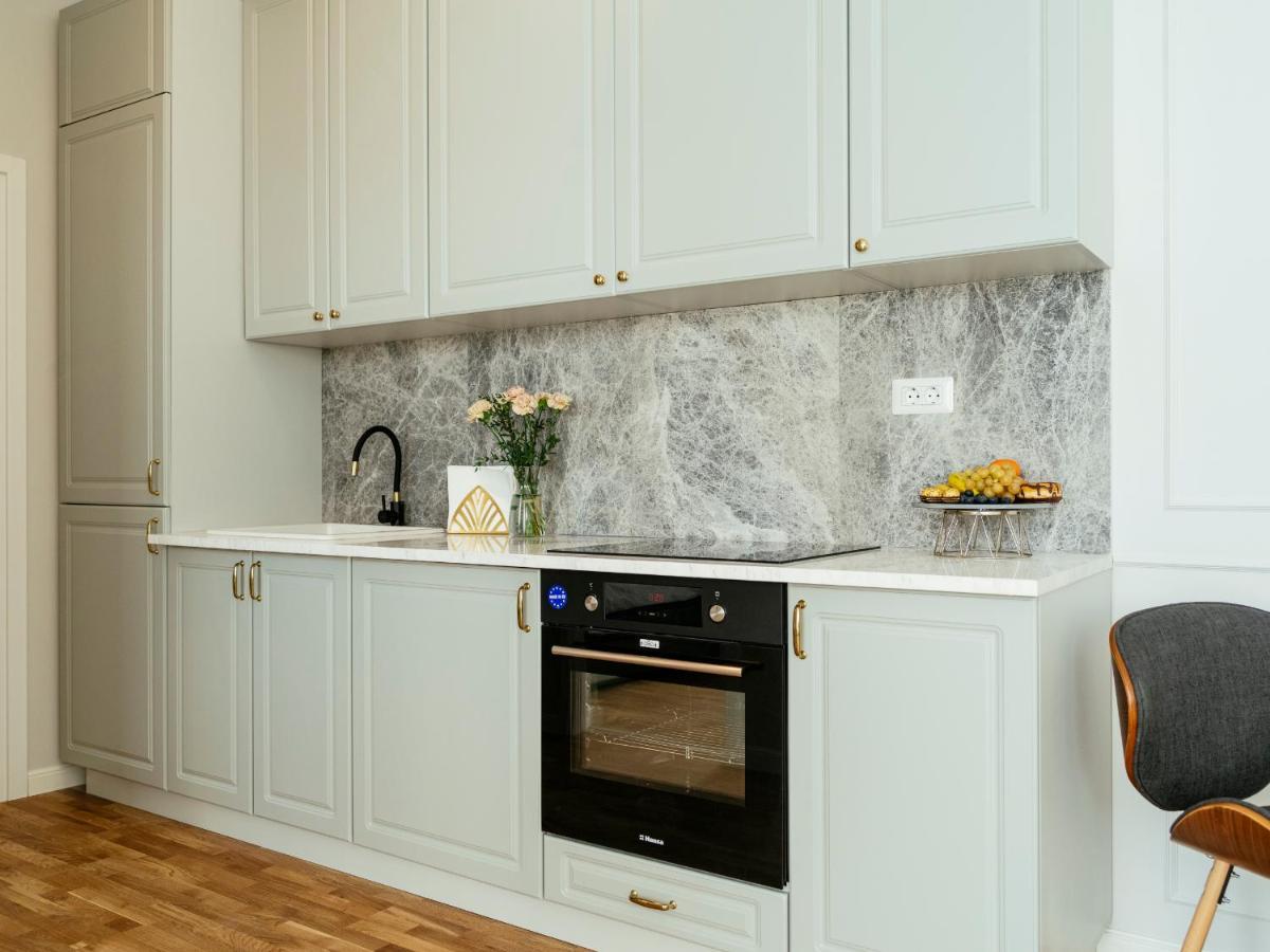 Bright 2br Flat - Palace Hall - Charming Balcony Apartament