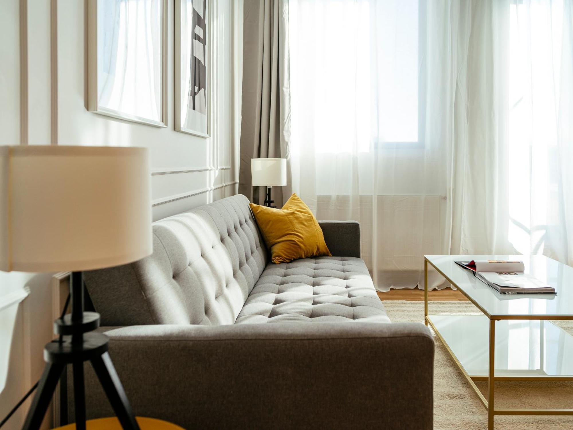 Apartament Bright 2br Flat - Palace Hall - Charming Balcony *