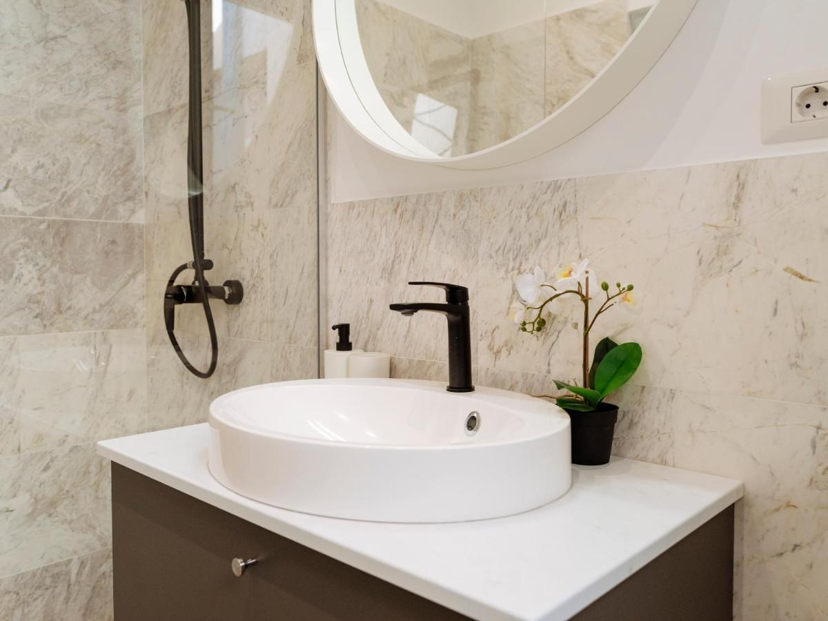 Appartamento Bright 2br Flat - Palace Hall - Charming Balcony Bucarest